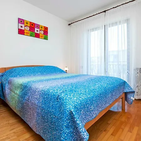 Isabella * 罗维尼